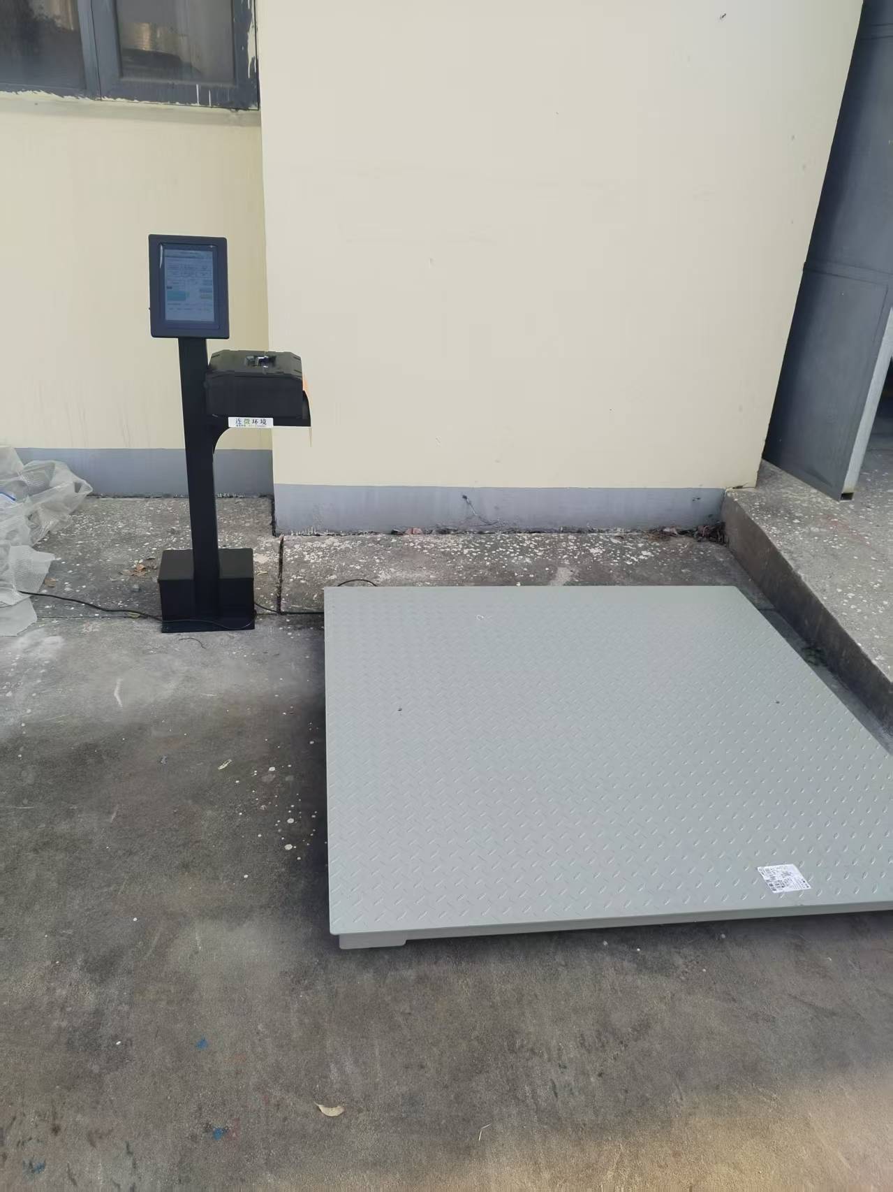 危废仓储智能设备现场部署照片